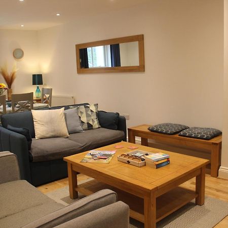 Stylish Flat In Central Tenby & Free Parking Exterior photo