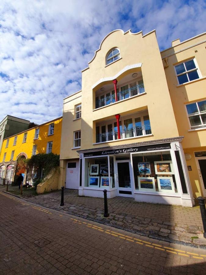 Stylish Flat In Central Tenby & Free Parking Exterior photo